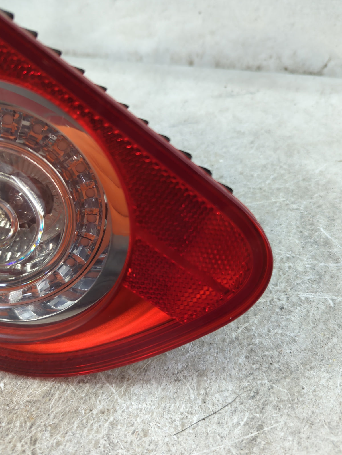 2006 Volkswagen Passat Passenger Right Side Deck Lid Mounted Tail Light 1513267 - Oemusedautoparts1.com