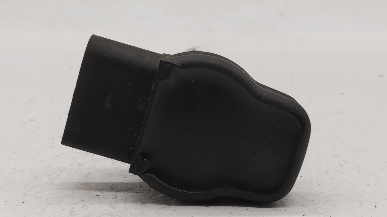 2008-2010 Volkswagen Passat Ignition Coil Igniter Pack - Oemusedautoparts1.com