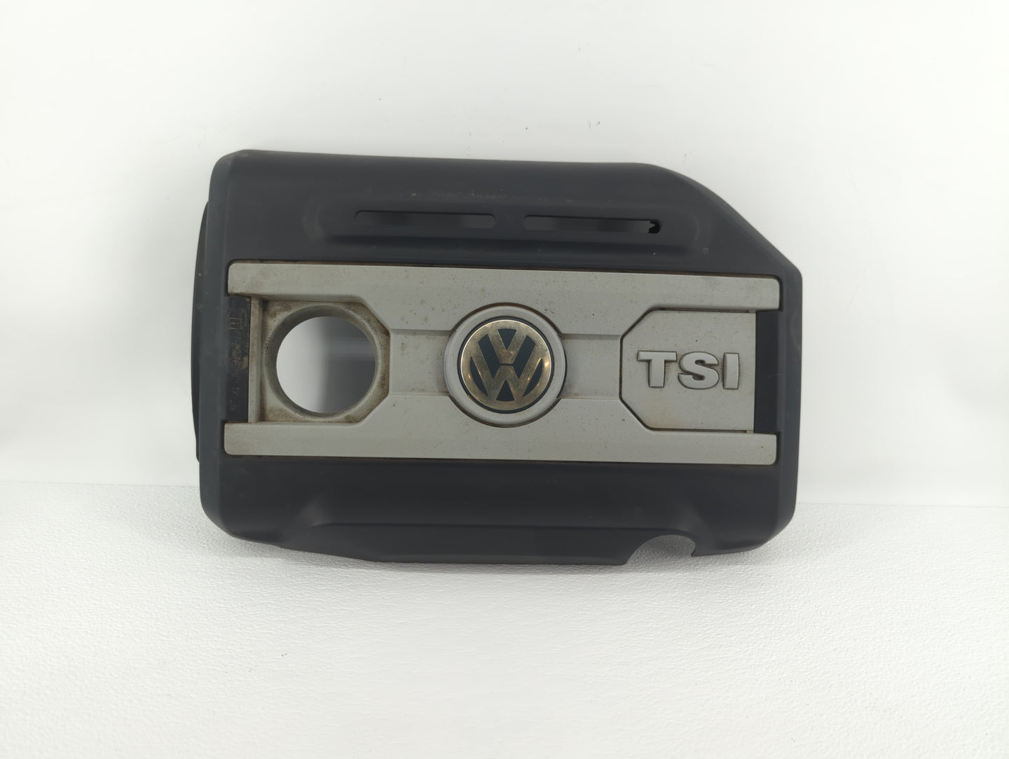 2008 Volkswagen Passat Engine Cover - Oemusedautoparts1.com