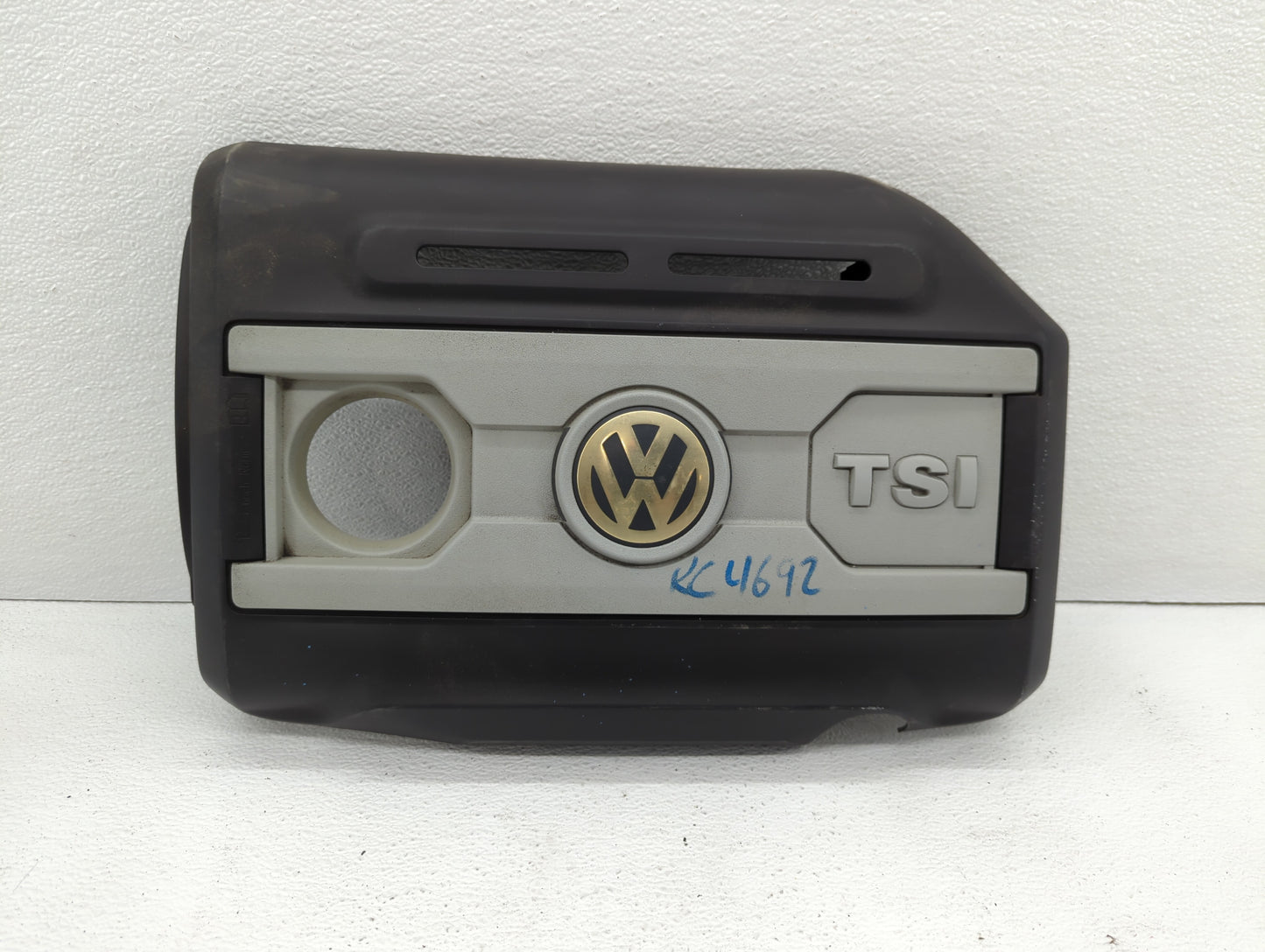 2008 Volkswagen Passat Engine Cover - Oemusedautoparts1.com