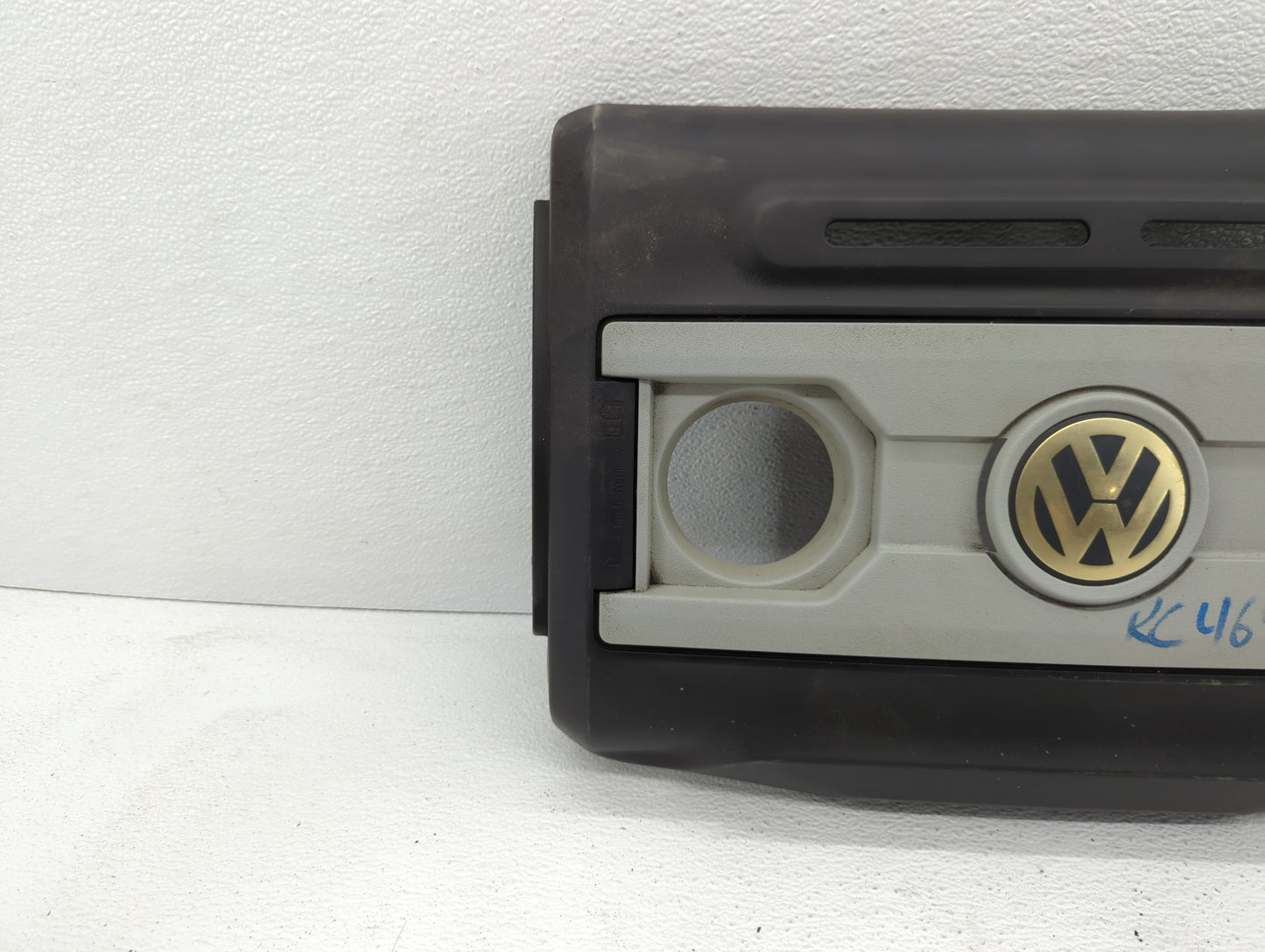 2008 Volkswagen Passat Engine Cover - Oemusedautoparts1.com