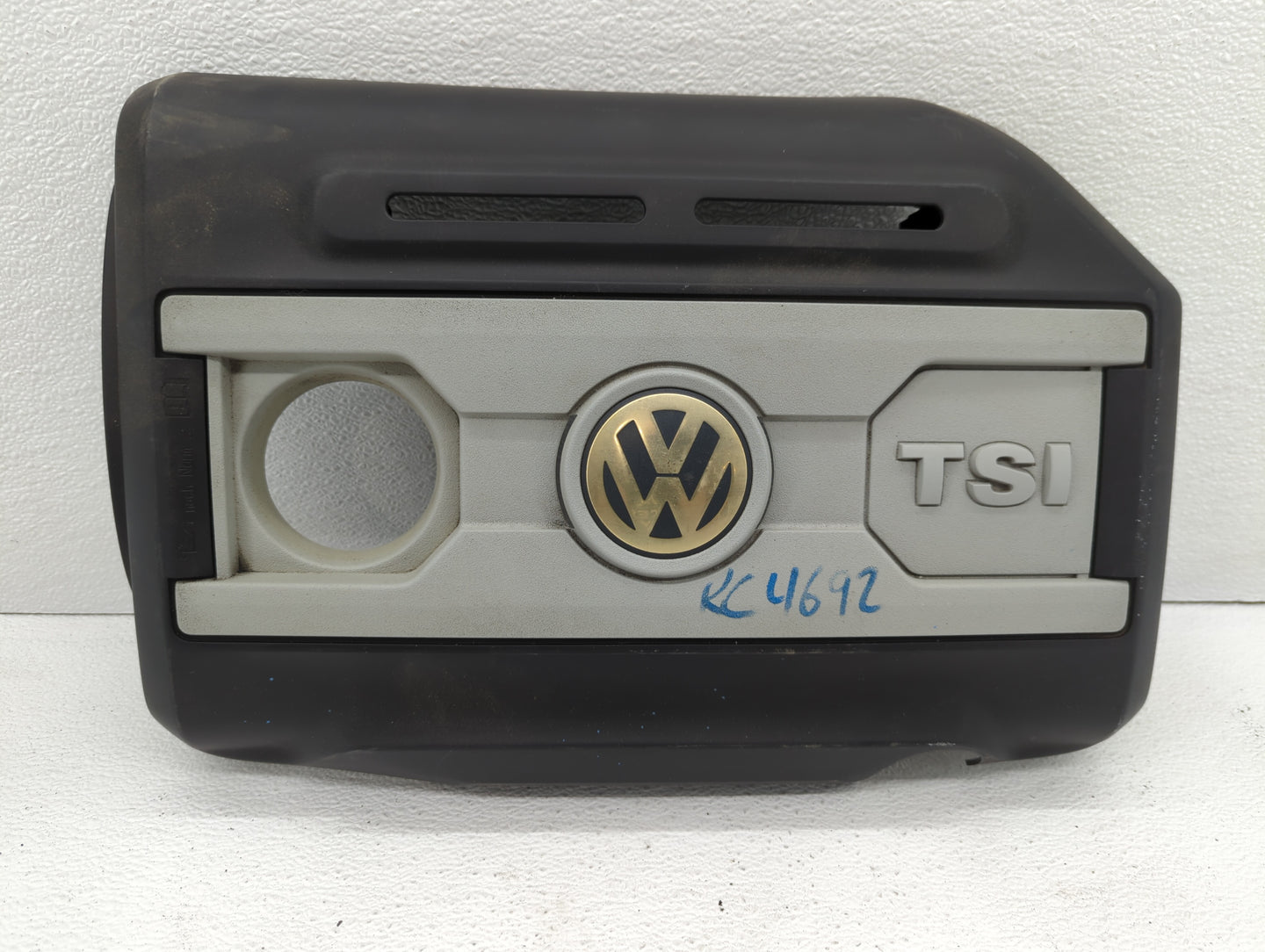 2008 Volkswagen Passat Engine Cover - Oemusedautoparts1.com