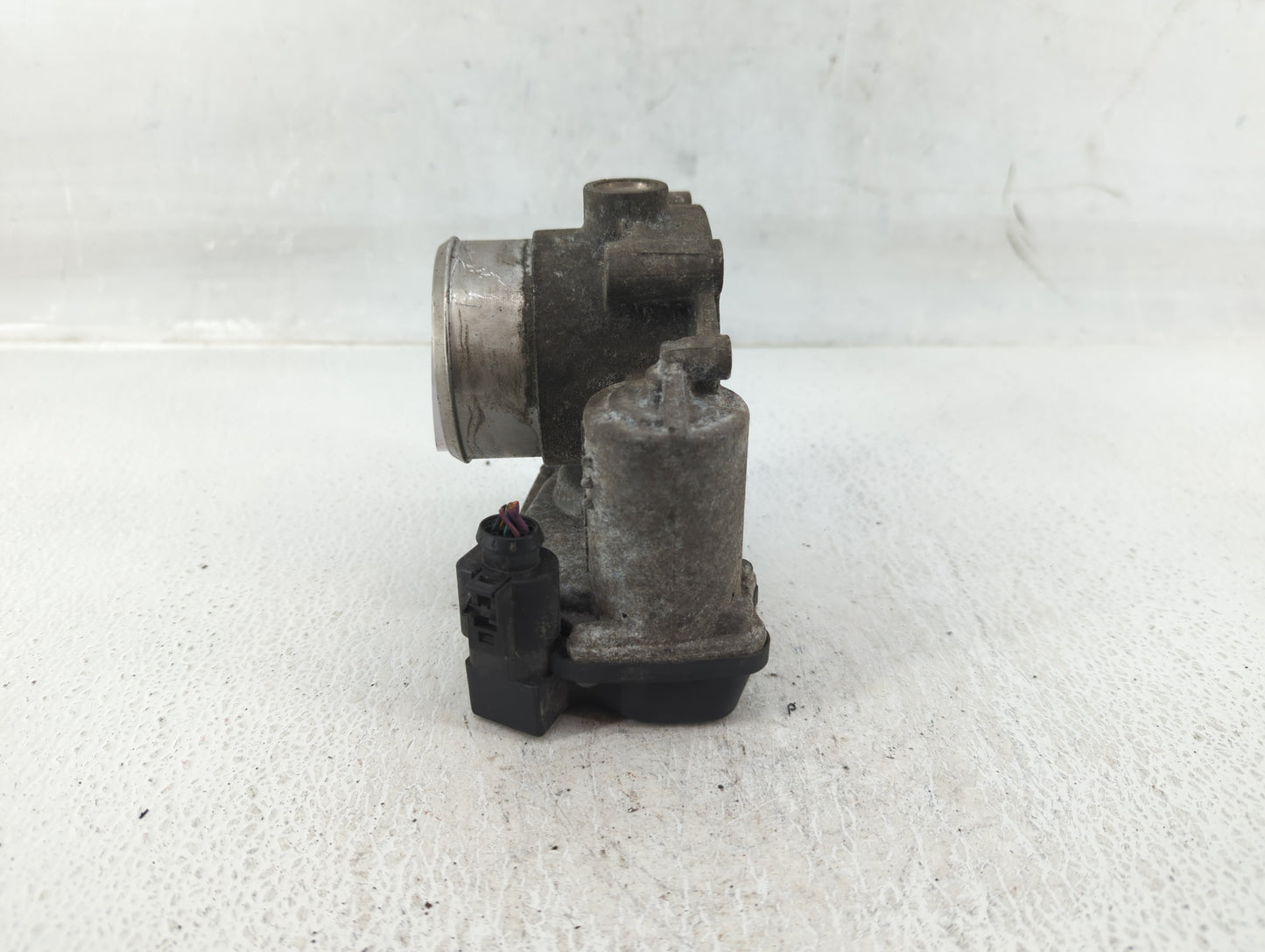 2006-2010 Volkswagen Passat Throttle Body P/N:06F 133 062 G Fits OEM Used Auto Parts - Oemusedautoparts1.com