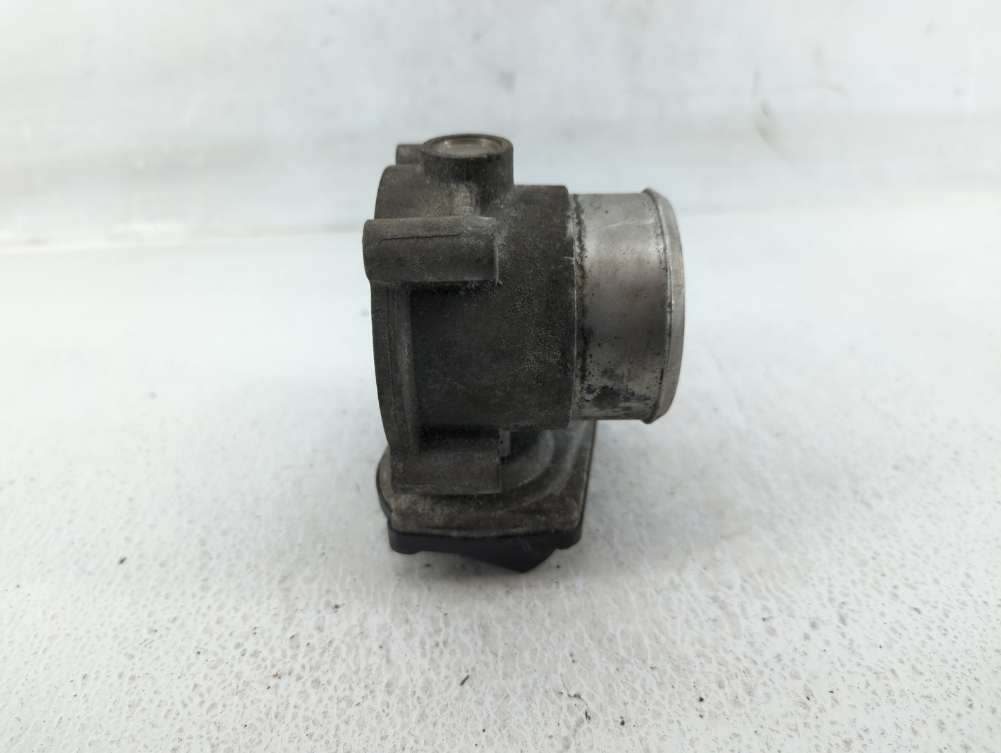 2006-2010 Volkswagen Passat Throttle Body P/N:06F 133 062 G Fits OEM Used Auto Parts - Oemusedautoparts1.com