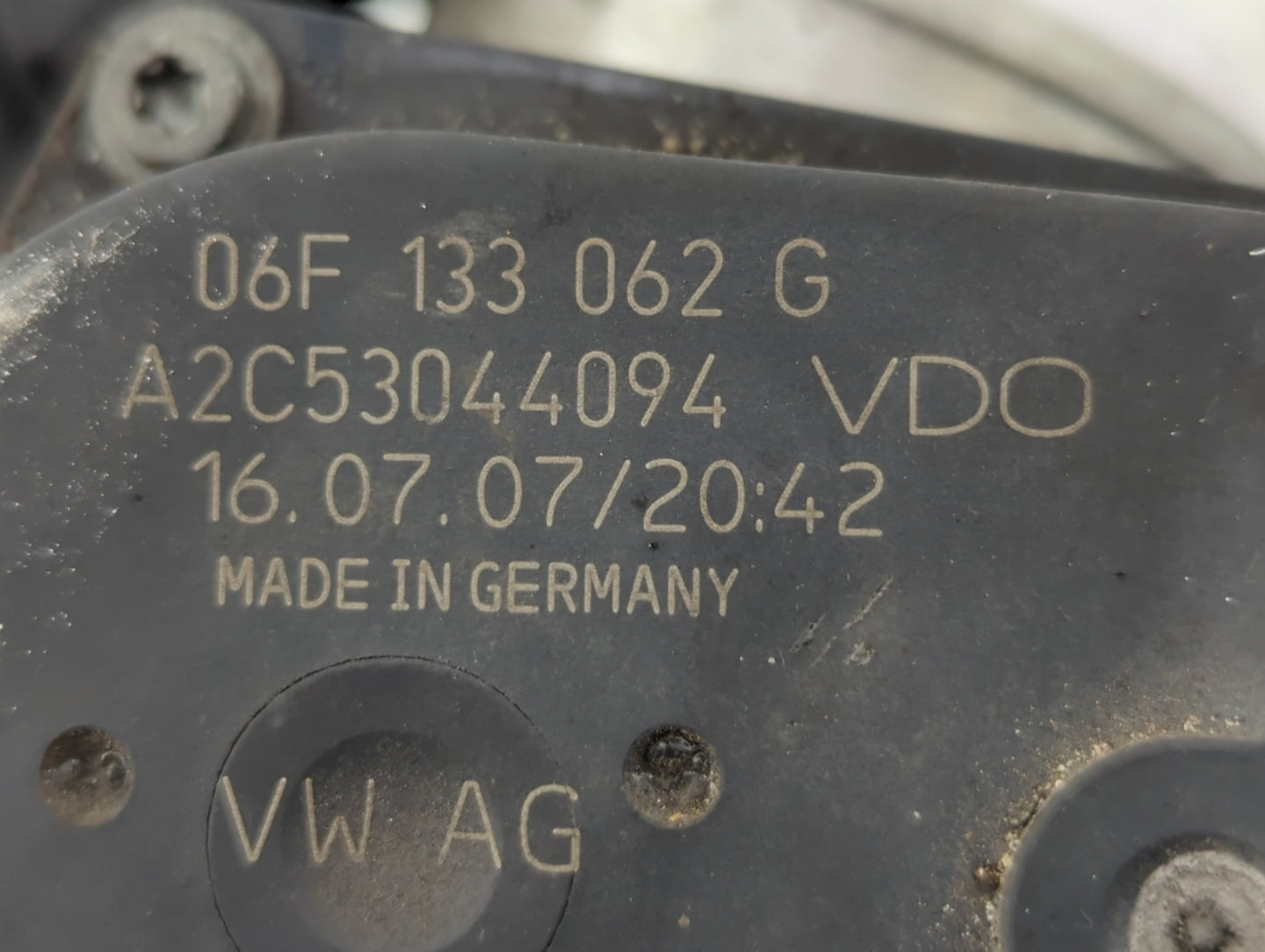 2006-2010 Volkswagen Passat Throttle Body P/N:06F 133 062 G Fits OEM Used Auto Parts - Oemusedautoparts1.com