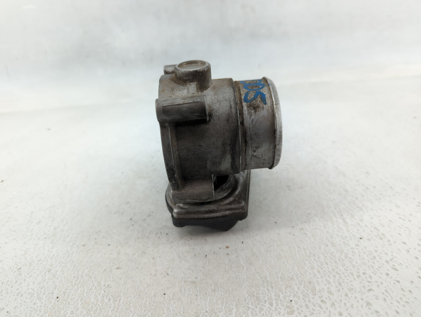 2006-2010 Volkswagen Passat Throttle Body P/N:06F 133 062 G Fits OEM Used Auto Parts - Oemusedautoparts1.com