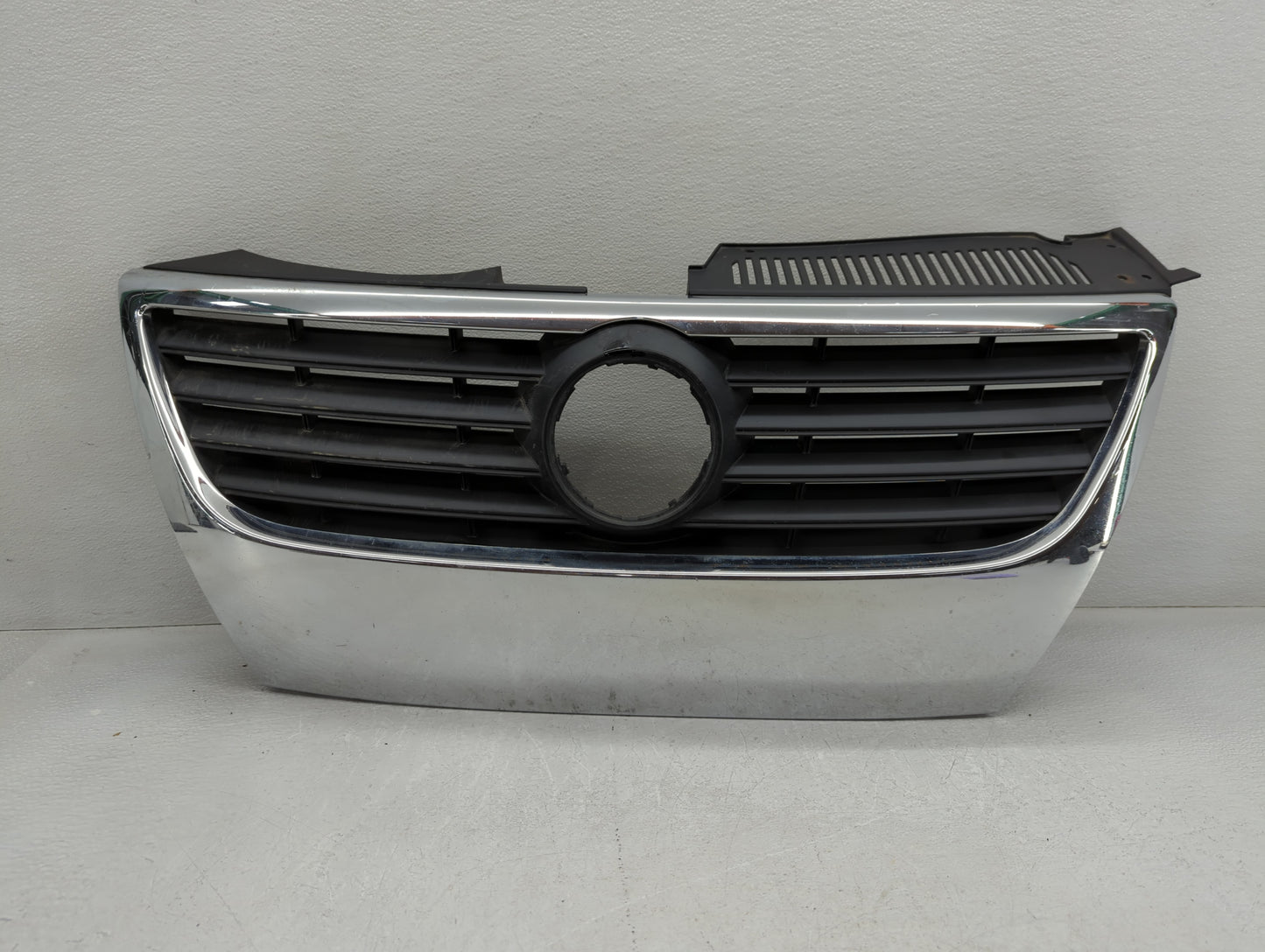 2006-2010 Volkswagen Passat Front Grille Bumper Not Included 779359 - Oemusedautoparts1.com