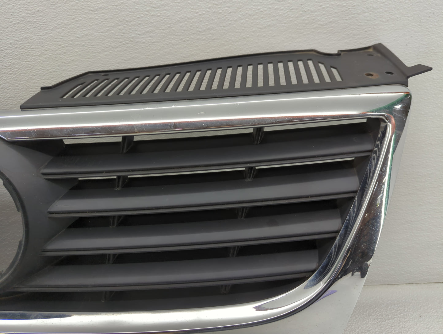 2006-2010 Volkswagen Passat Front Grille Bumper Not Included 779359 - Oemusedautoparts1.com