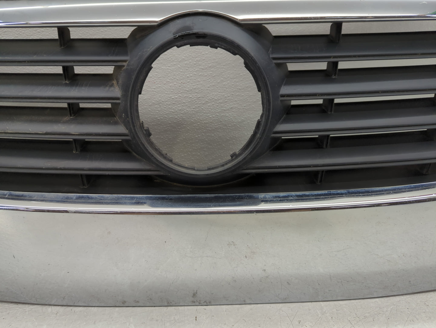 2006-2010 Volkswagen Passat Front Grille Bumper Not Included 779359 - Oemusedautoparts1.com