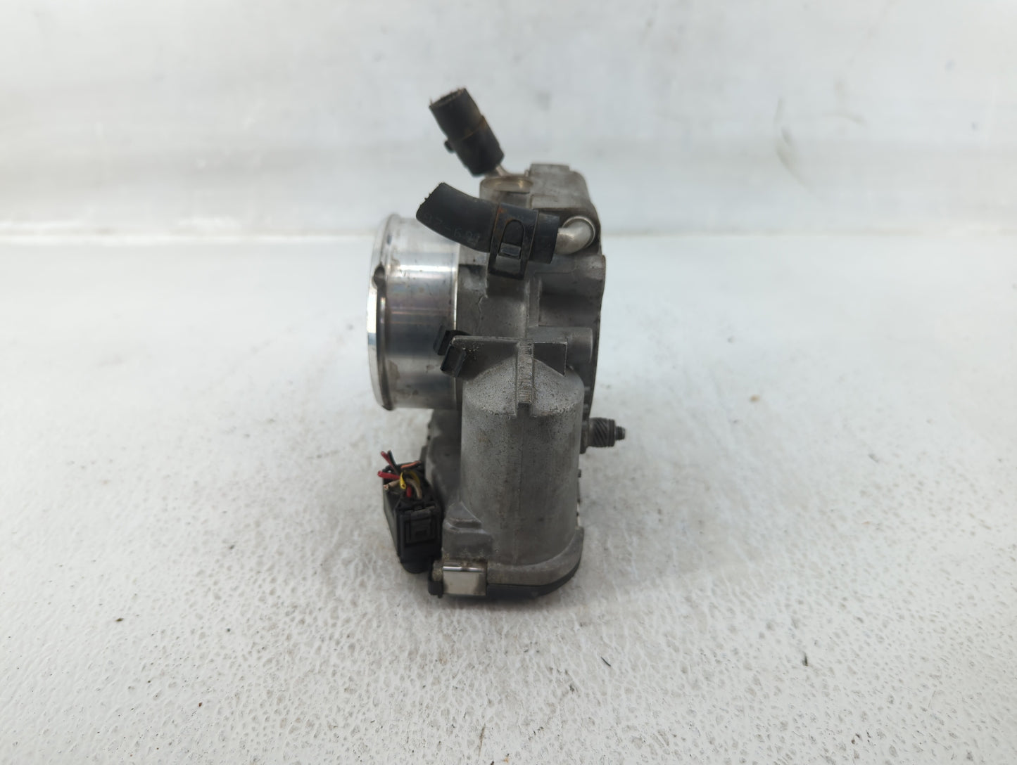 2007-2009 Volkswagen Touareg Throttle Body P/N:35100-2G700 Fits Fits 2005 2006 2007 2008 2009 OEM Used Auto Parts - Oemuseda