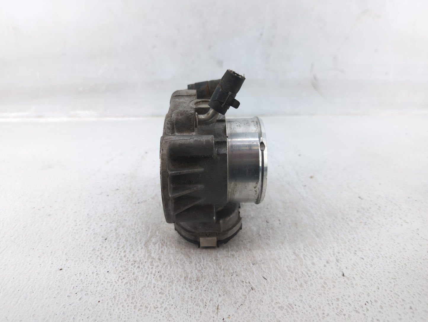 2007-2009 Volkswagen Touareg Throttle Body P/N:35100-2G700 Fits Fits 2005 2006 2007 2008 2009 OEM Used Auto Parts - Oemuseda