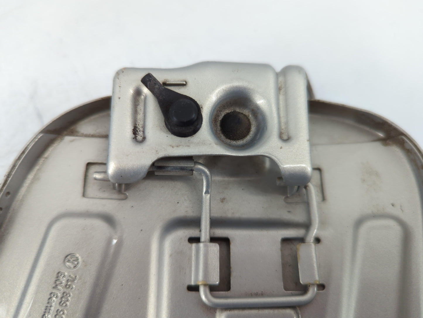 2008 Volkswagen Touareg Fuel Tank Door Lid Gas Tank - Oemusedautoparts1.com