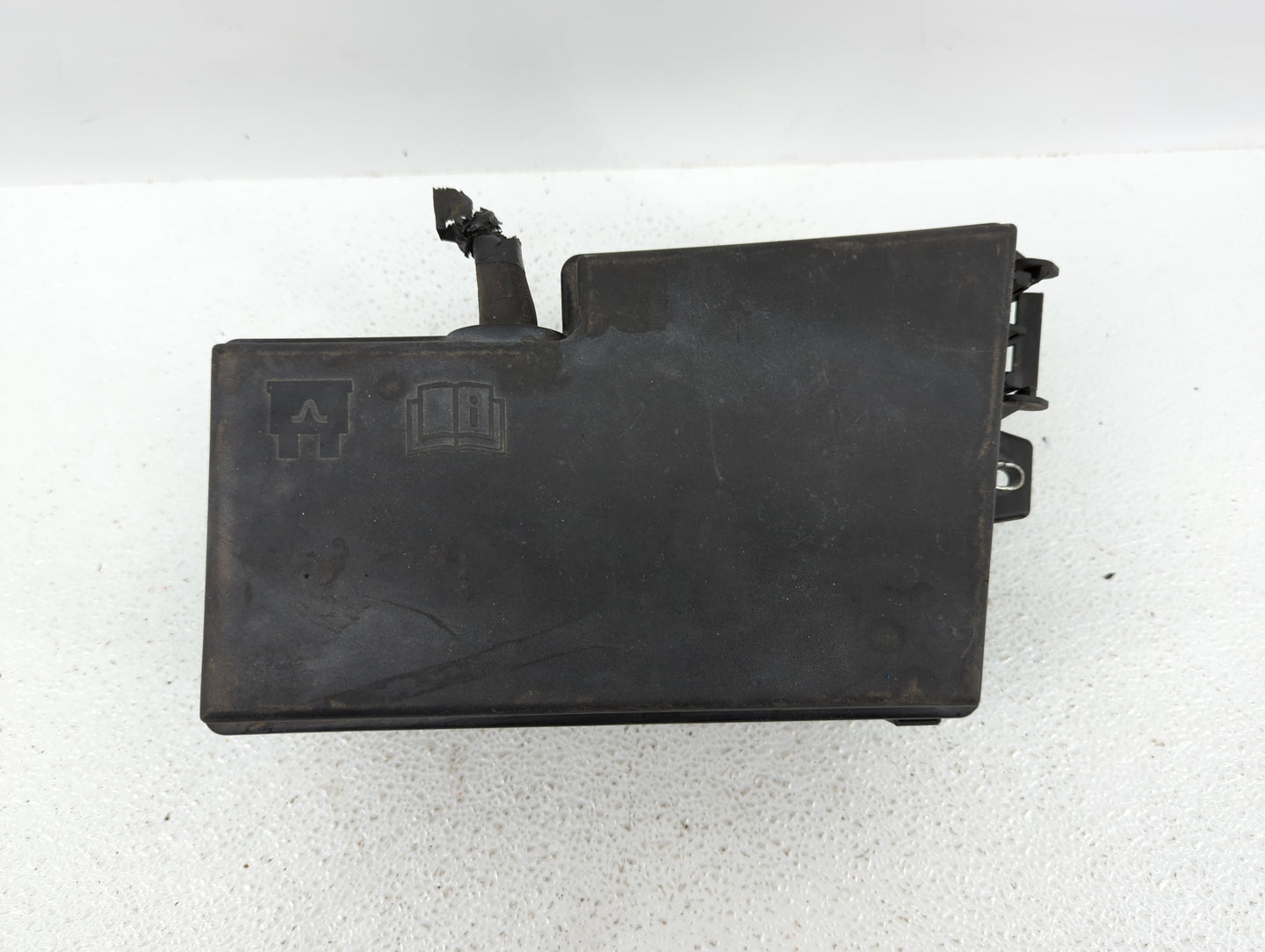 2008-2010 Volvo C30 Fusebox Fuse Box Panel Relay Module P/N:8688040 Fits Fits 2008 2009 2010 OEM Used Auto Parts - Oemusedau