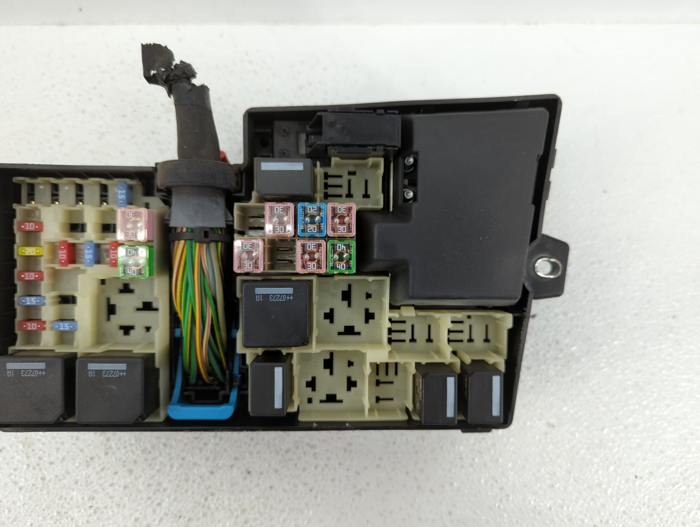 2008-2010 Volvo C30 Fusebox Fuse Box Panel Relay Module P/N:8688040 Fits Fits 2008 2009 2010 OEM Used Auto Parts - Oemusedau