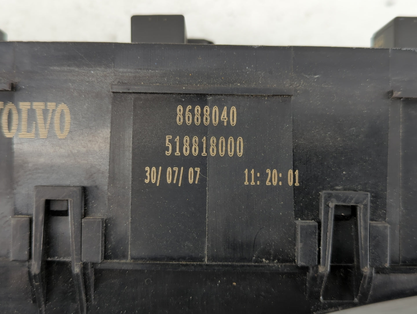 2008-2010 Volvo C30 Fusebox Fuse Box Panel Relay Module P/N:8688040 Fits Fits 2008 2009 2010 OEM Used Auto Parts - Oemusedau