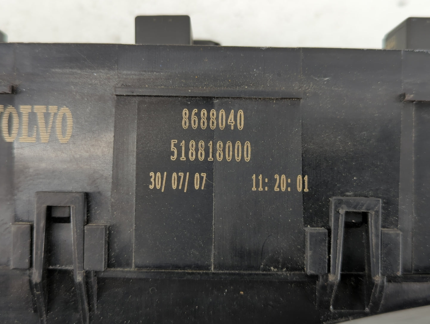 2008-2010 Volvo C30 Fusebox Fuse Box Panel Relay Module P/N:8688040 Fits Fits 2008 2009 2010 OEM Used Auto Parts - Oemusedau