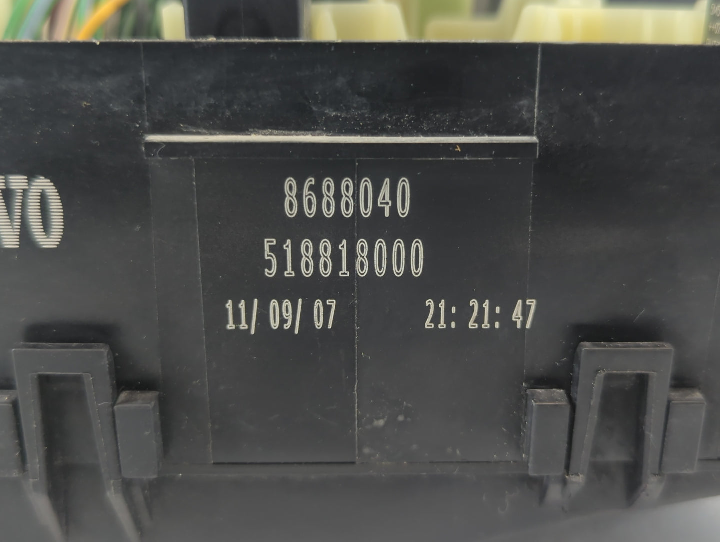 2008-2010 Volvo S40 Fusebox Fuse Box Panel Relay Module P/N:8688040 Fits Fits 2008 2009 2010 OEM Used Auto Parts - Oemusedau