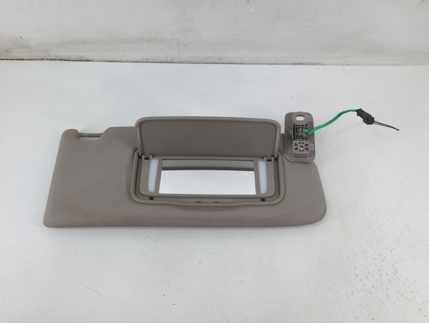 2007-2011 Volvo S40 Sun Visor Shade Replacement Passenger Right Mirror Fits Fits 2007 2008 2009 2010 2011 OEM Used Auto Part