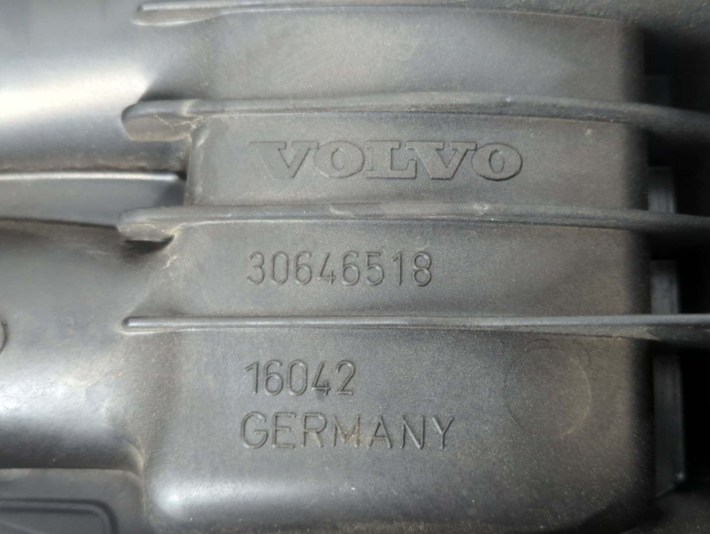 2004-2008 Volvo S40 Air Intake Manifold P/N:30646518 Fits Fits 2004 2005 2006 2007 2008 OEM Used Auto Parts - Oemusedautopar