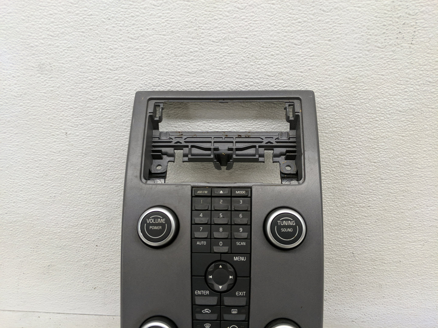 Volvo V40 Radio Control Panel - Oemusedautoparts1.com