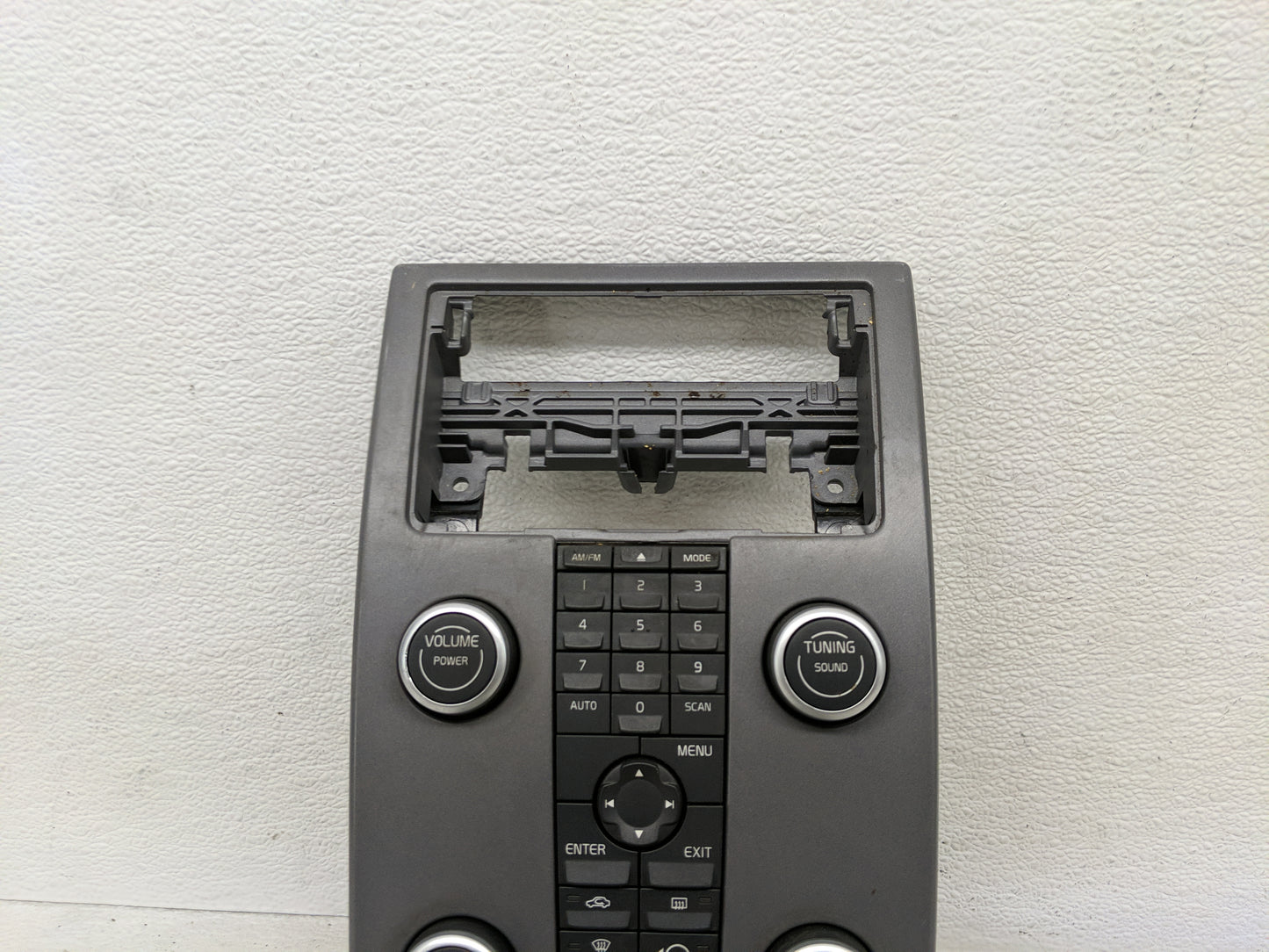 Volvo V40 Radio Control Panel - Oemusedautoparts1.com