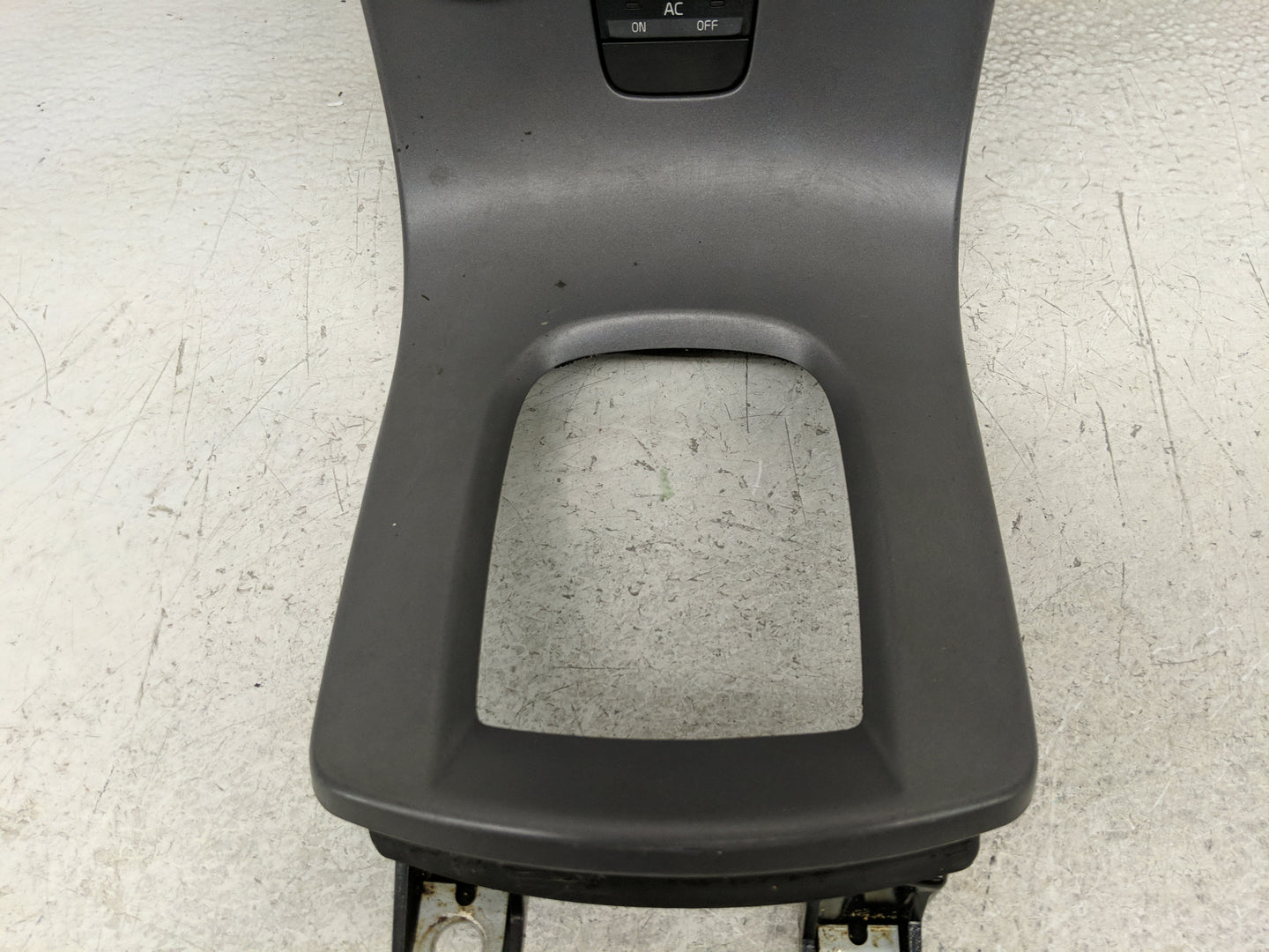 Volvo V40 Radio Control Panel - Oemusedautoparts1.com