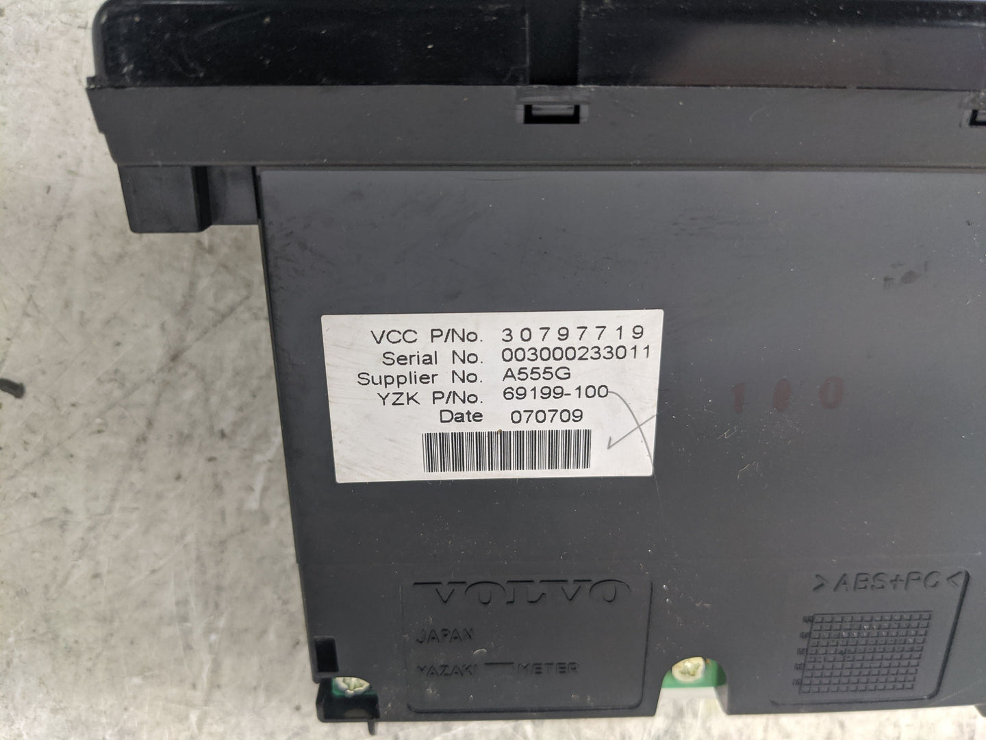 2008 Volvo V40 Radio AM FM Cd Player Receiver Replacement P/N:69199-100 Fits Fits 2007 2009 2010 2011 2012 2013 OEM Used Aut