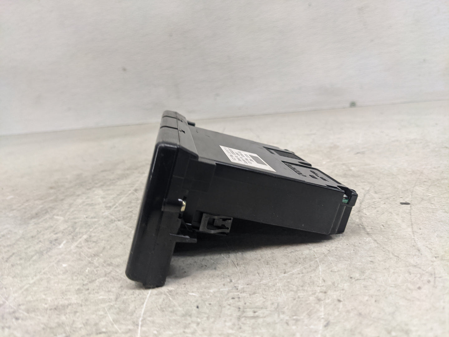 2008 Volvo V40 Radio AM FM Cd Player Receiver Replacement P/N:69199-100 Fits Fits 2007 2009 2010 2011 2012 2013 OEM Used Aut
