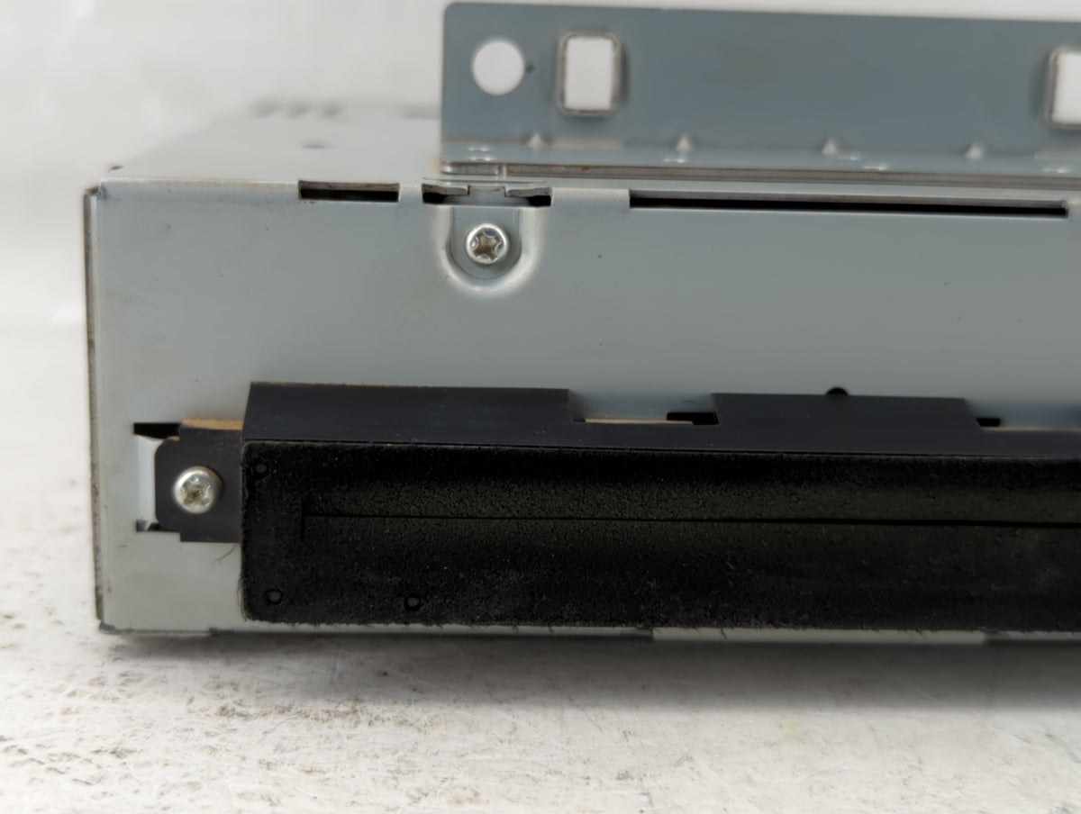 Volvo V40 Am Fm Cd Player Radio Receiver 554399 - Oemusedautoparts1.com