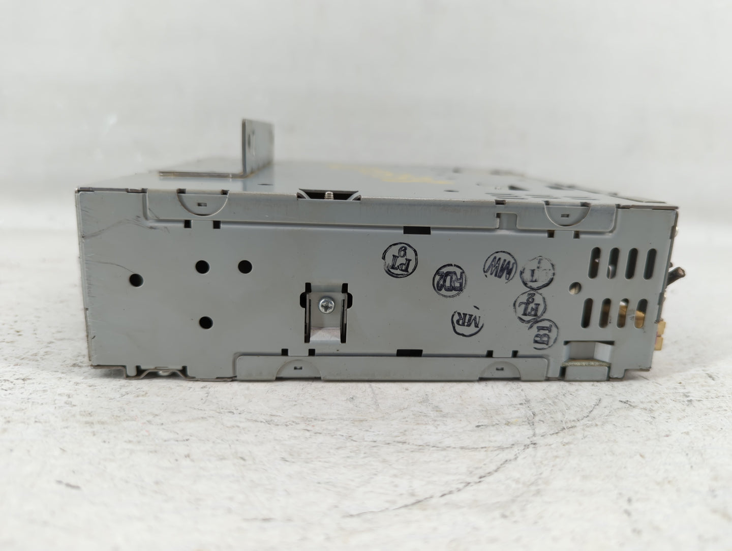 Volvo V40 Am Fm Cd Player Radio Receiver - Oemusedautoparts1.com