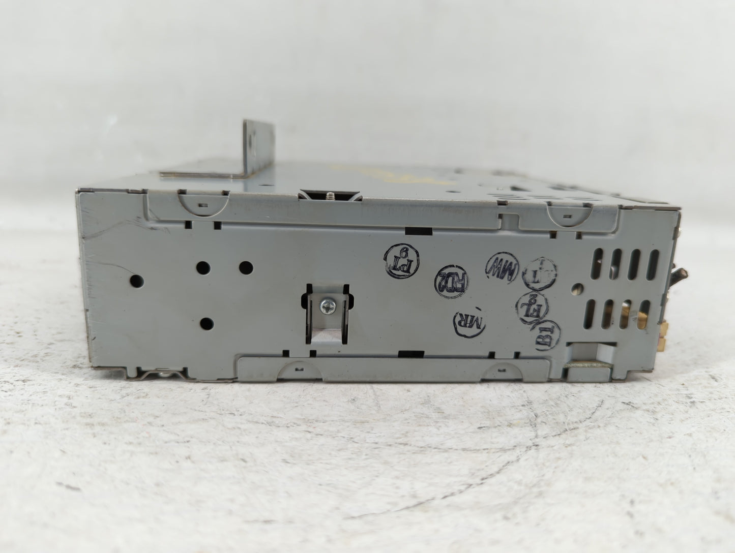 Volvo V40 Am Fm Cd Player Radio Receiver - Oemusedautoparts1.com