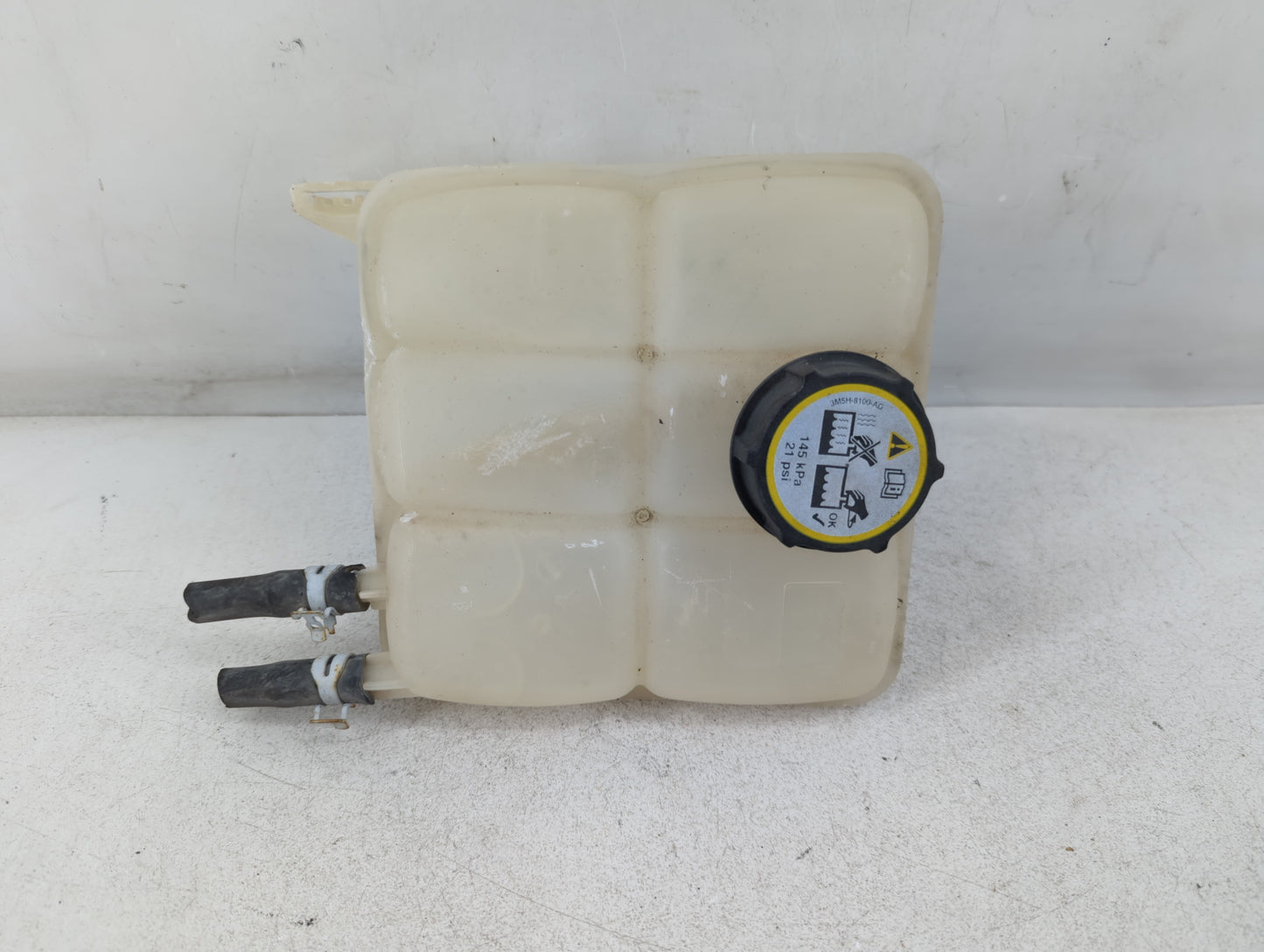 2005-2011 Volvo V50 Radiator Coolant Overflow Expansion Tank Bottle - Oemusedautoparts1.com
