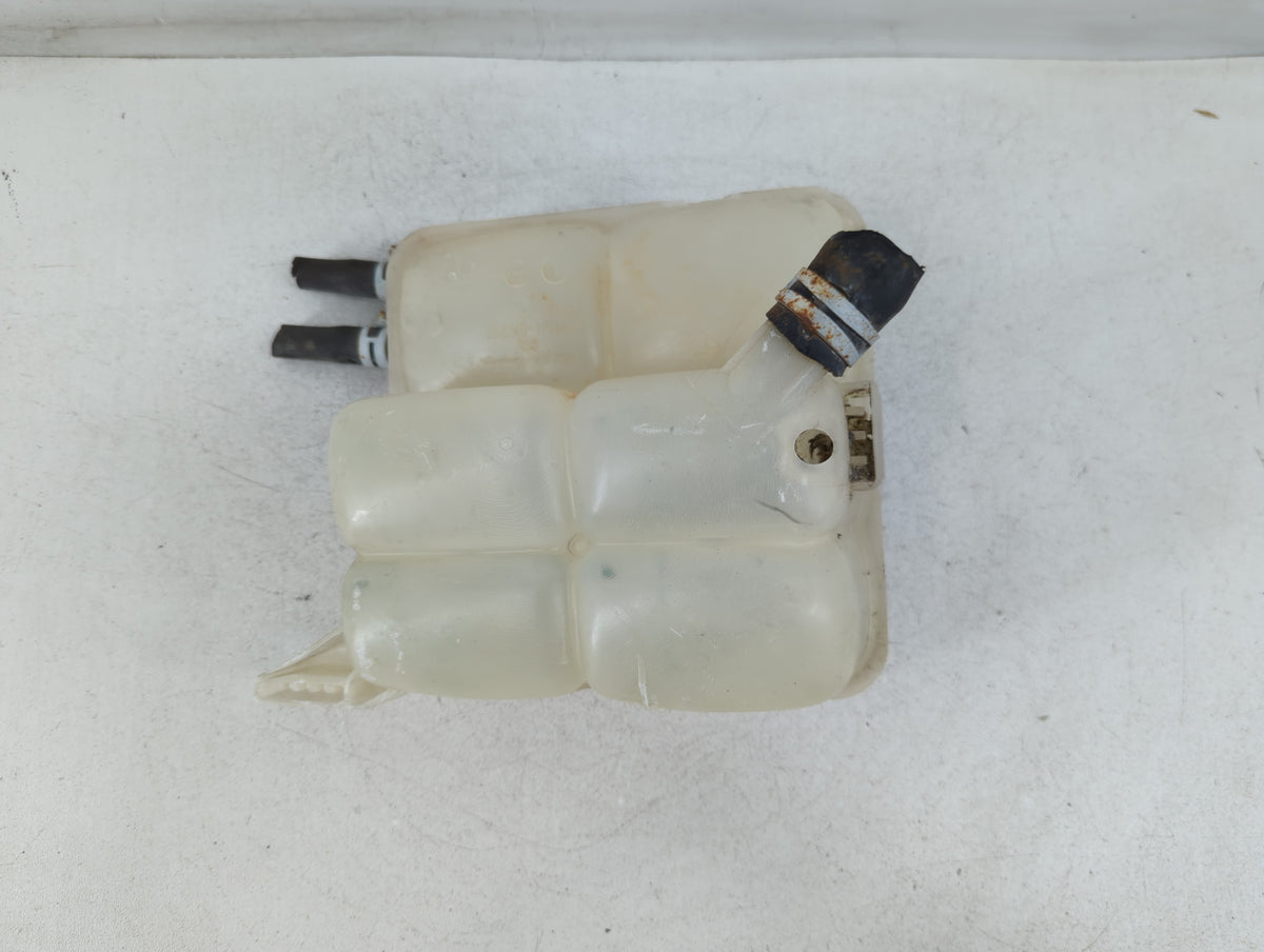 2005-2011 Volvo V50 Radiator Coolant Overflow Expansion Tank Bottle - Oemusedautoparts1.com