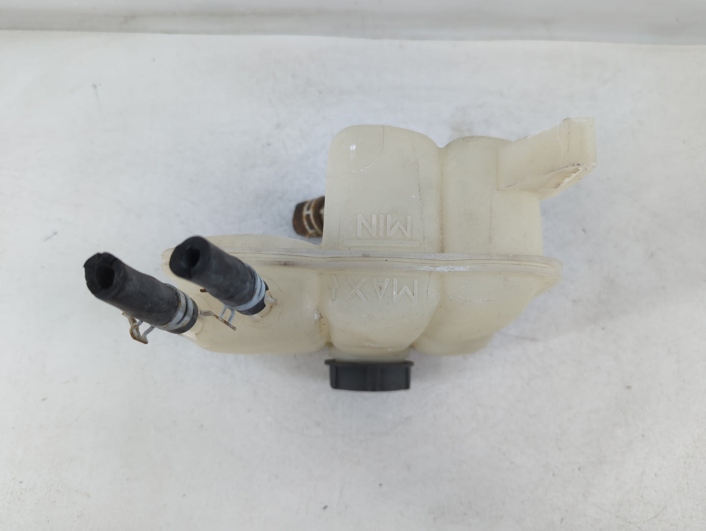 2005-2011 Volvo V50 Radiator Coolant Overflow Expansion Tank Bottle - Oemusedautoparts1.com