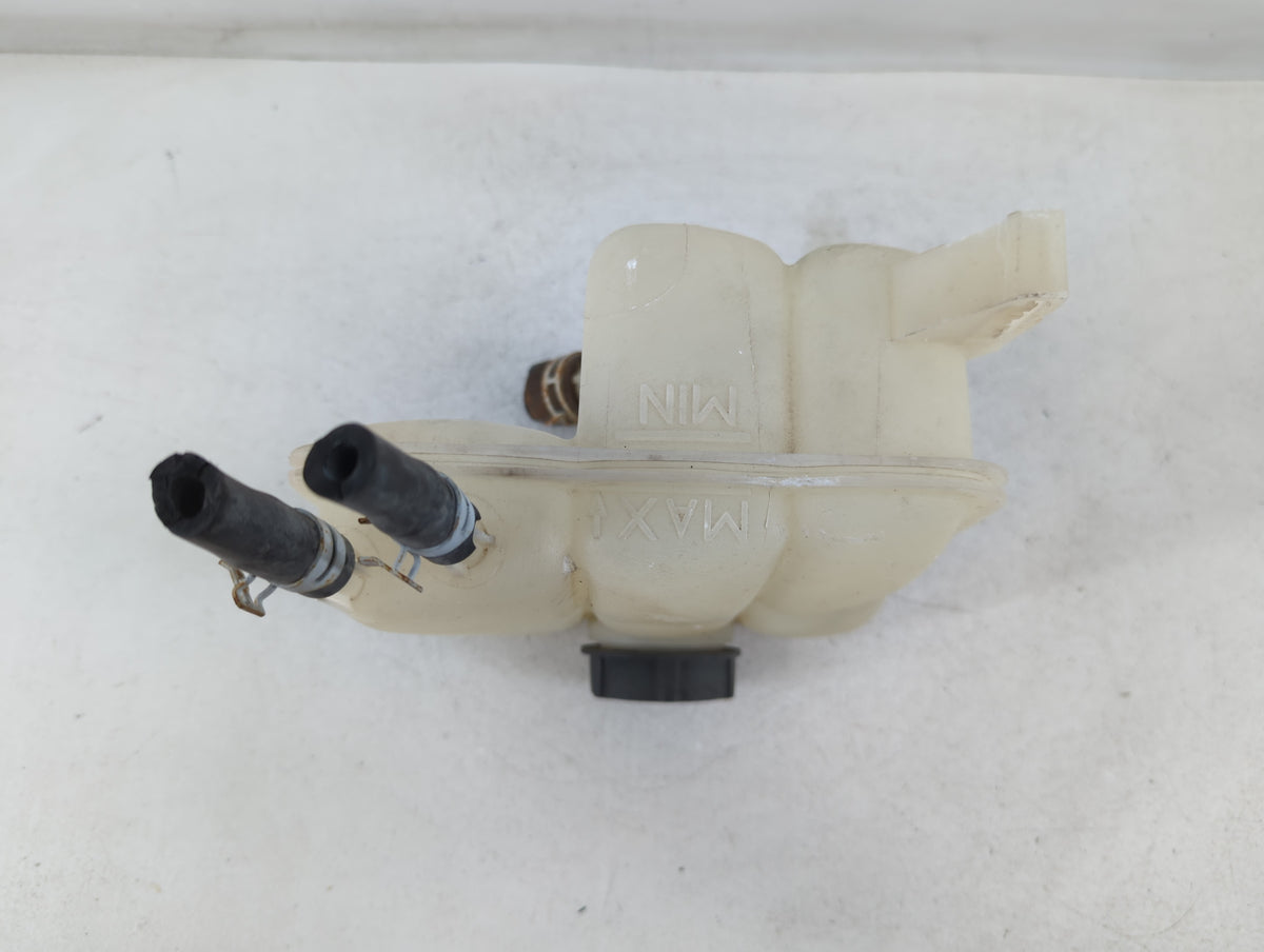 2005-2011 Volvo V50 Radiator Coolant Overflow Expansion Tank Bottle - Oemusedautoparts1.com