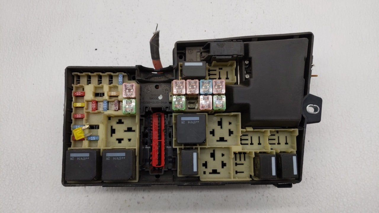2005-2009 Volvo V70 Fusebox Fuse Box Panel Relay Module P/N:6G9T-14A067-CA 6G9T-14A076-LB Fits Fits 2005 2006 2007 2008 2009