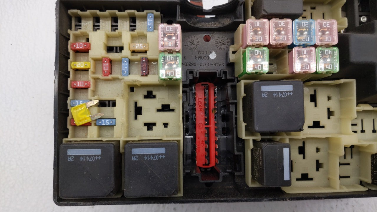 2005-2009 Volvo V70 Fusebox Fuse Box Panel Relay Module P/N:6G9T-14A067-CA 6G9T-14A076-LB Fits Fits 2005 2006 2007 2008 2009
