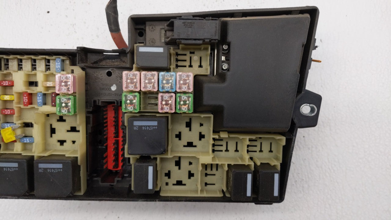 2005-2009 Volvo V70 Fusebox Fuse Box Panel Relay Module P/N:6G9T-14A067-CA 6G9T-14A076-LB Fits Fits 2005 2006 2007 2008 2009
