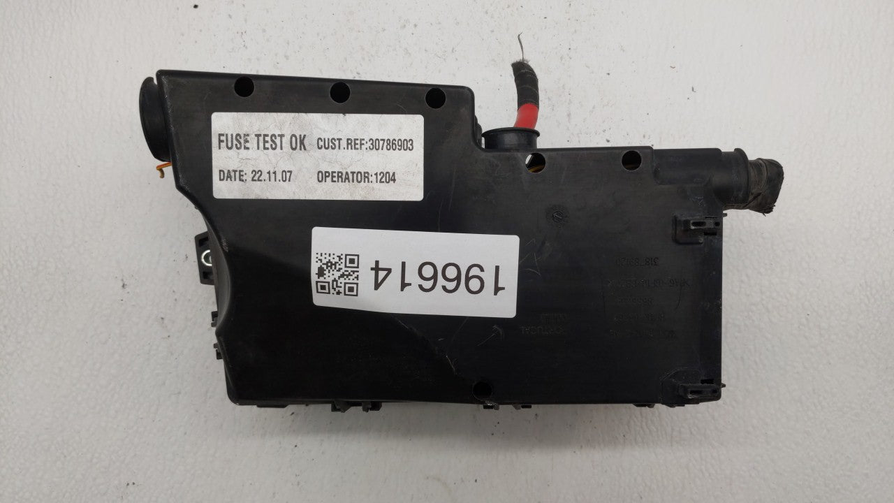 2005-2009 Volvo V70 Fusebox Fuse Box Panel Relay Module P/N:6G9T-14A067-CA 6G9T-14A076-LB Fits Fits 2005 2006 2007 2008 2009