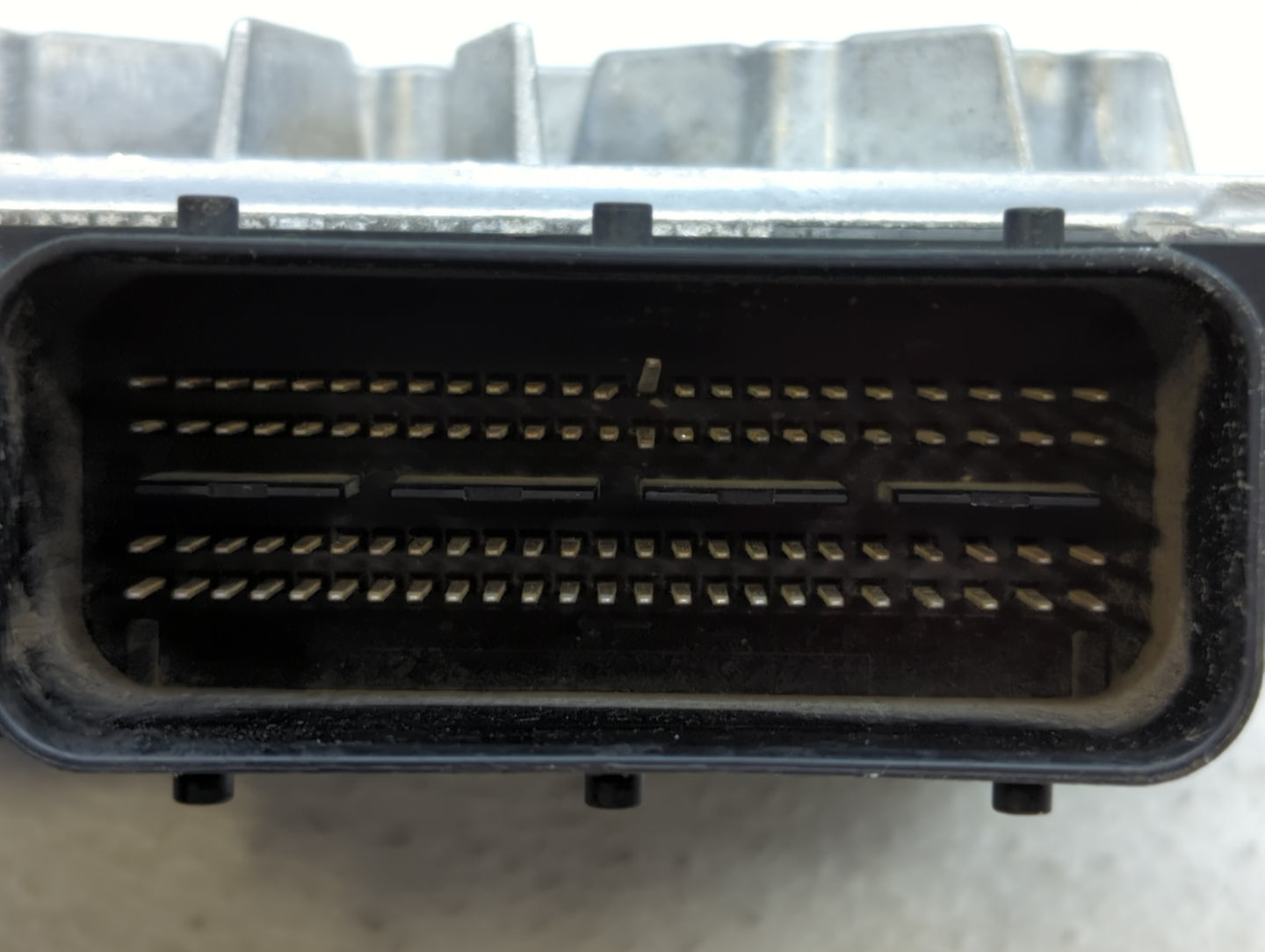 2008 Volvo V70 PCM Engine Control Computer ECU ECM PCU OEM P/N:279700-9300 0 261 209 038 Fits OEM Used Auto Parts - Oemuseda