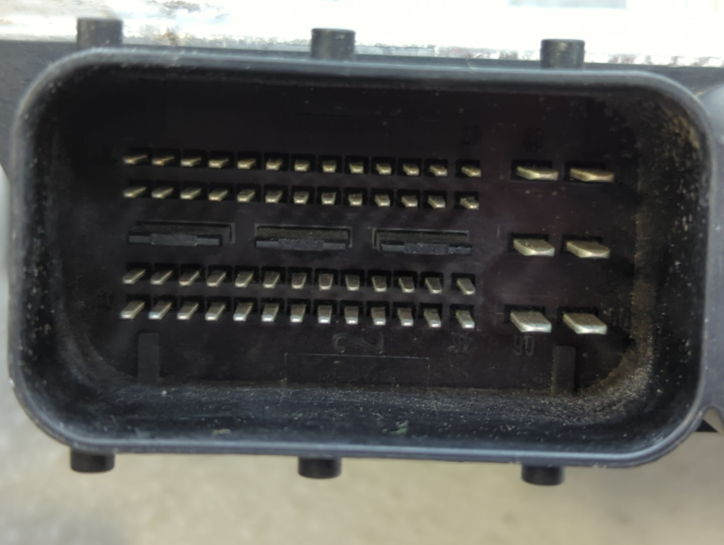 2008 Volvo V70 PCM Engine Control Computer ECU ECM PCU OEM P/N:279700-9300 0 261 209 038 Fits OEM Used Auto Parts - Oemuseda
