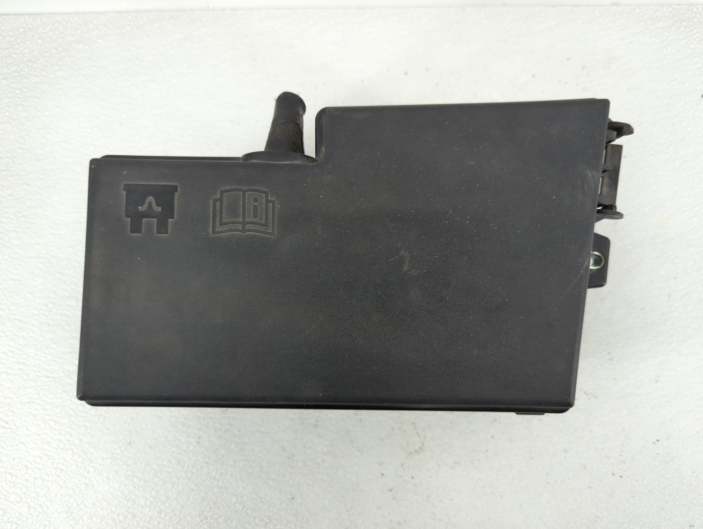 2005-2009 Volvo V70 Fusebox Fuse Box Panel Relay Module P/N:51881800 Fits Fits 2005 2006 2007 2008 2009 OEM Used Auto Parts 