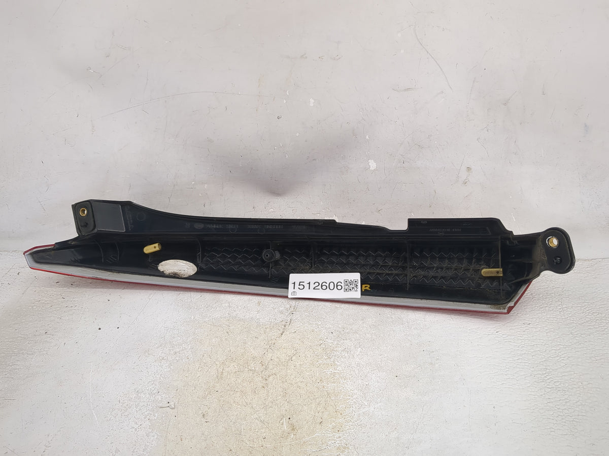 2007-2014 Volvo Xc90 Passenger Right Side Deck Lid Mounted Tail Light 1512606 - Oemusedautoparts1.com