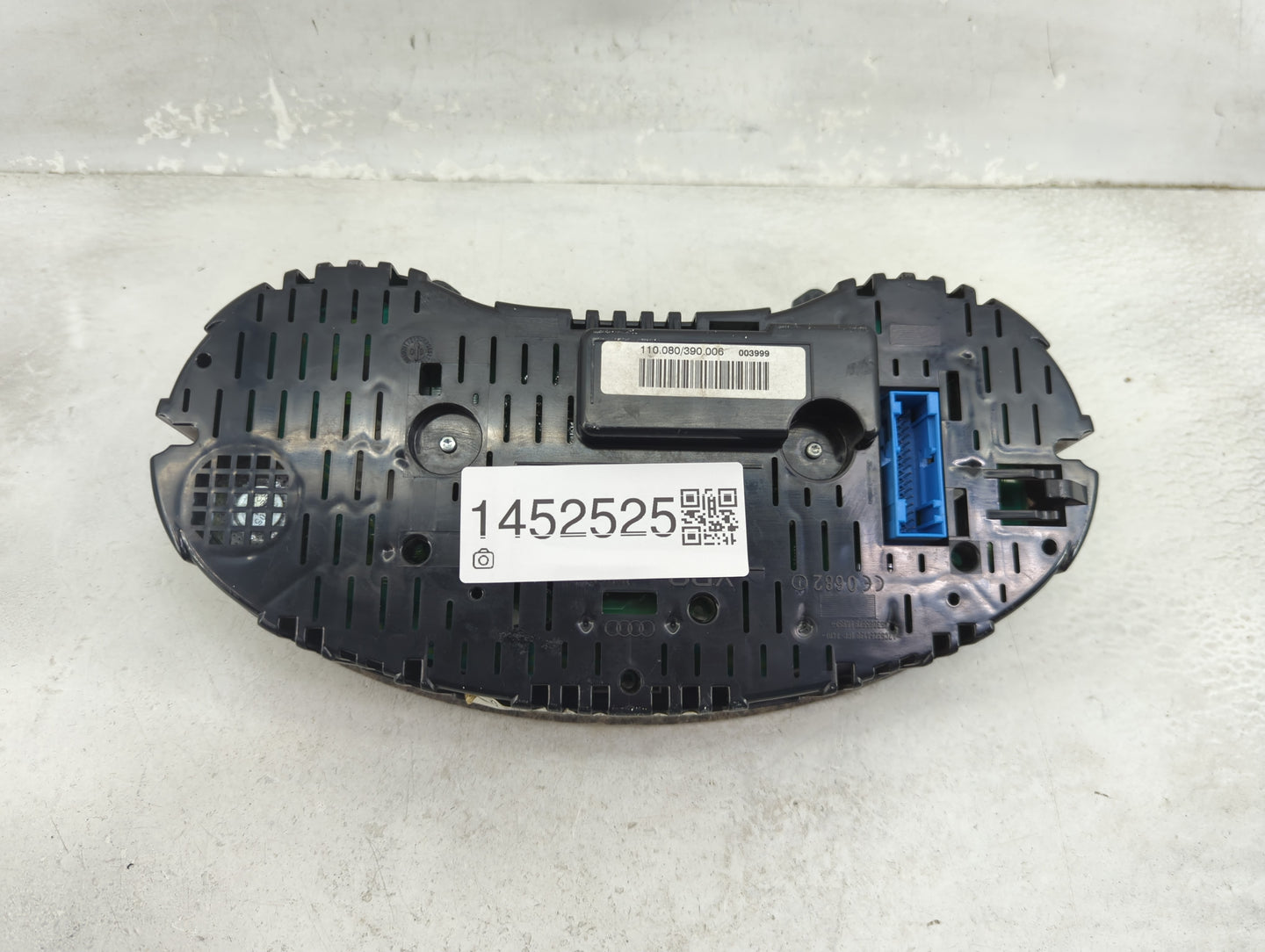 2009-2010 Audi A3 Instrument Cluster Speedometer Gauges P/N:8P0920982G Miles:98K Fits Fits 2009 2010 OEM Used Auto Parts - O