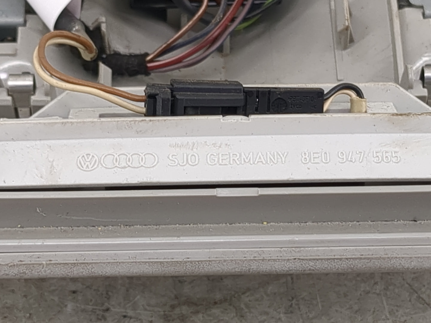 2009 Audi A3 Overhead Roof Console - Oemusedautoparts1.com