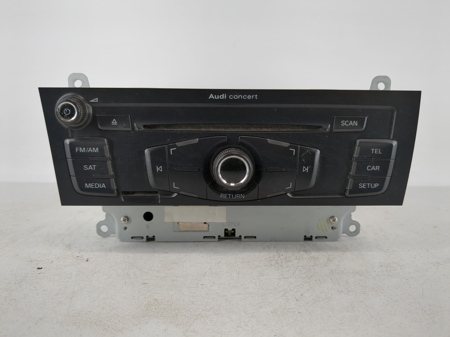 2009 Audi A4 Radio AM FM Cd Player Receiver Replacement P/N:8T1 035 186 R Fits OEM Used Auto Parts - Oemusedautoparts1.com