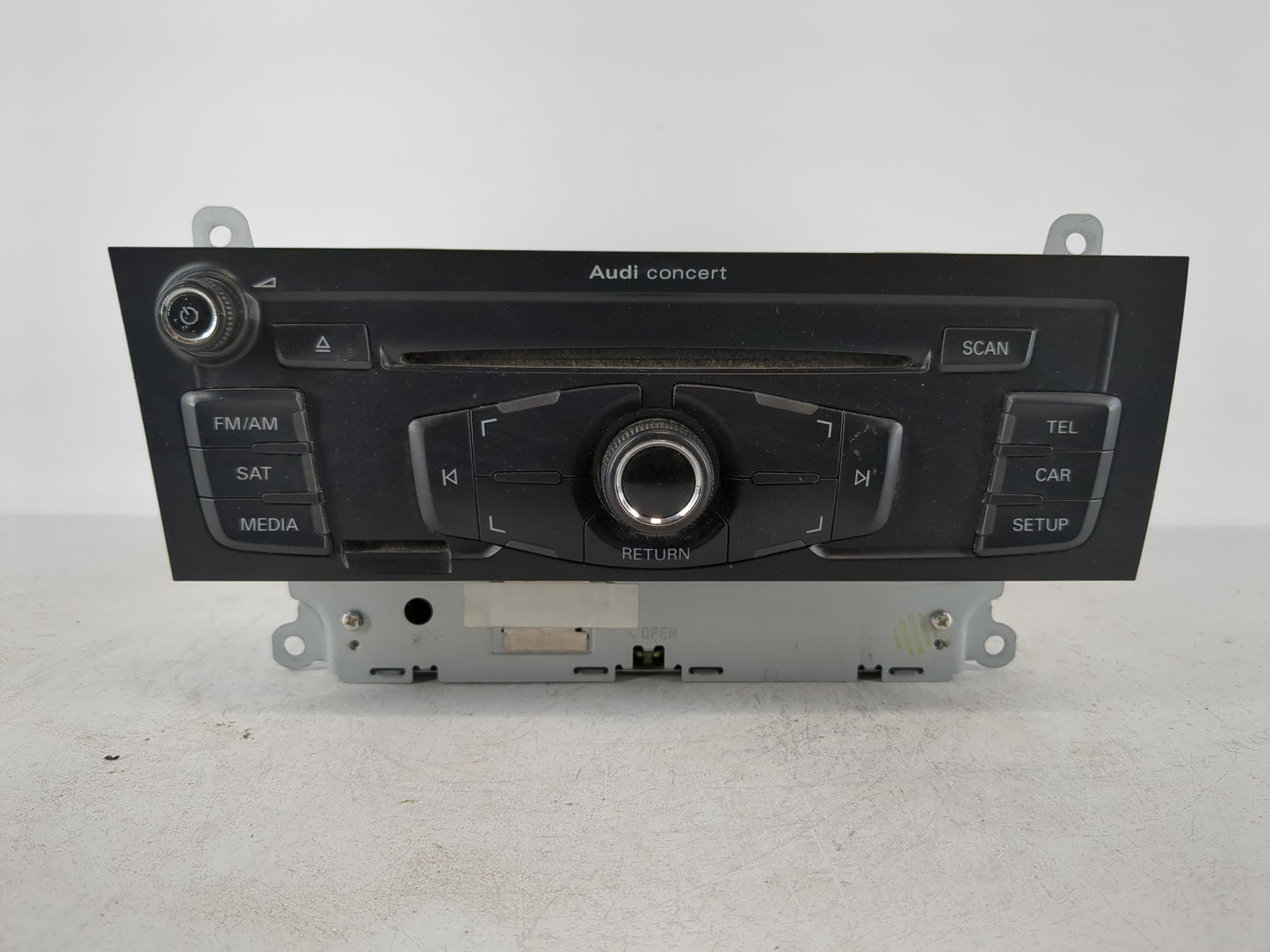 2009 Audi A4 Radio AM FM Cd Player Receiver Replacement P/N:8T1 035 186 R Fits OEM Used Auto Parts - Oemusedautoparts1.com