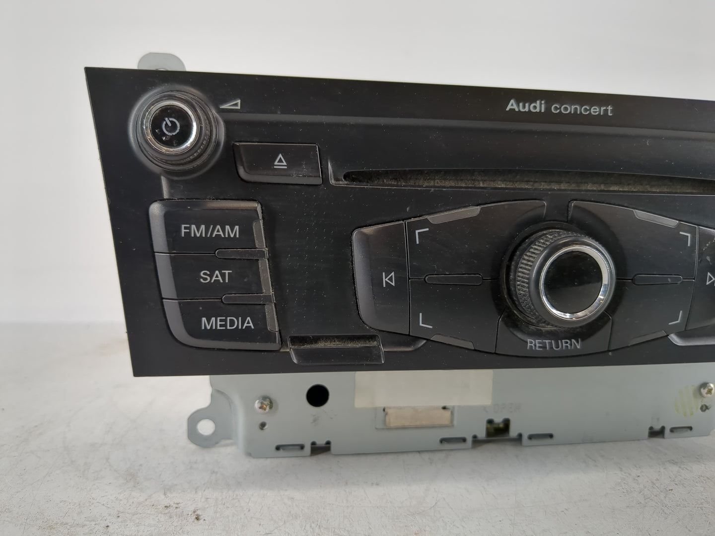 2009 Audi A4 Radio AM FM Cd Player Receiver Replacement P/N:8T1 035 186 R Fits OEM Used Auto Parts - Oemusedautoparts1.com