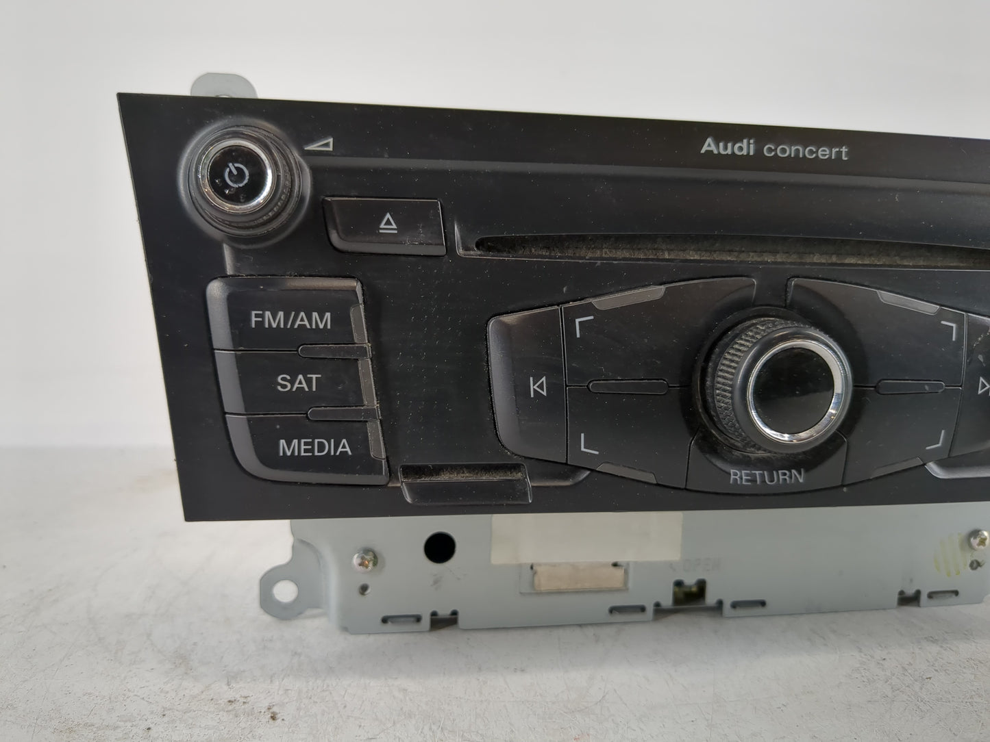 2009 Audi A4 Radio AM FM Cd Player Receiver Replacement P/N:8T1 035 186 R Fits OEM Used Auto Parts - Oemusedautoparts1.com