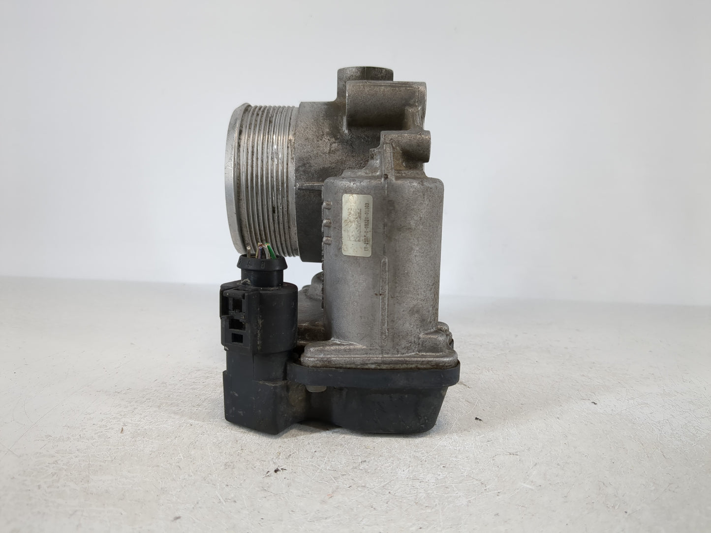2005-2016 Audi A4 Throttle Body P/N:06F 133 062 J Fits OEM Used Auto Parts - Oemusedautoparts1.com